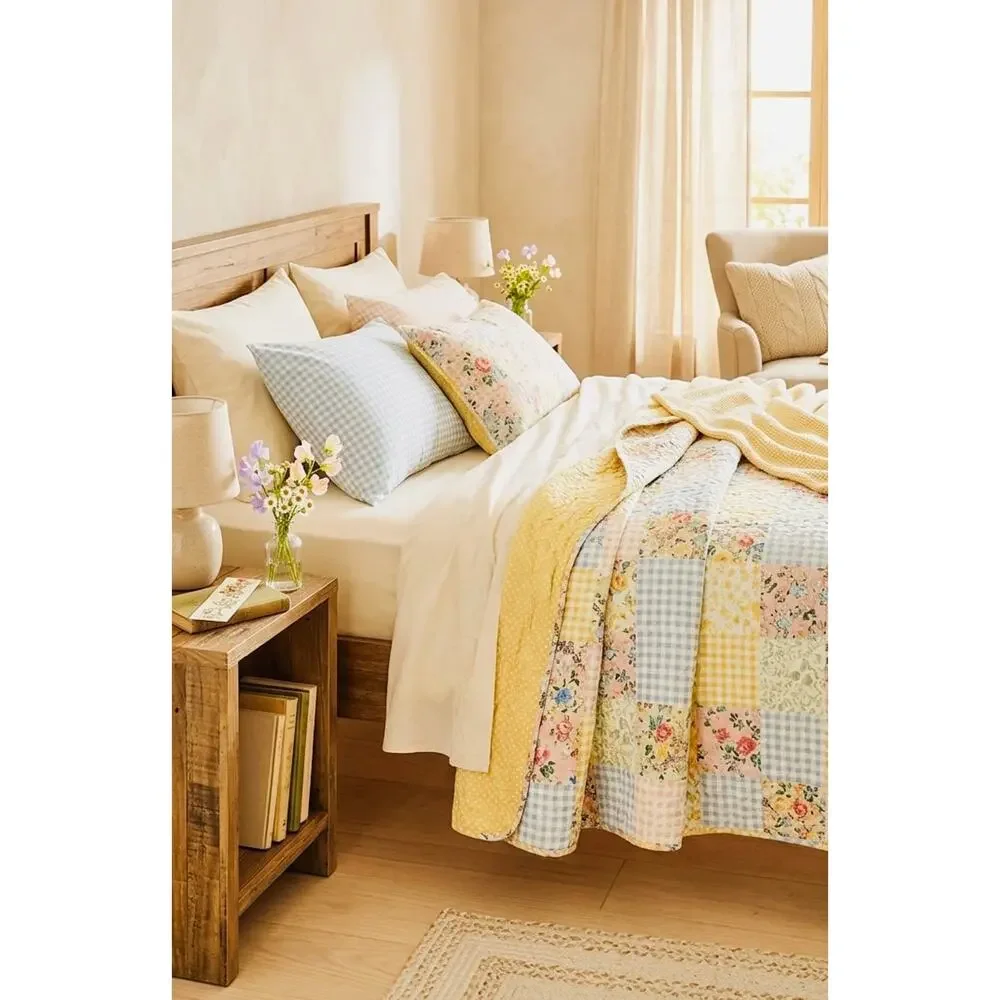 NEW❤️Martha Stewart Patchwork Floral Cotton Fill/Queen Quilt